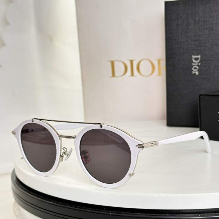 Picture of Dior Sunglasses _SKUfw77644392fw